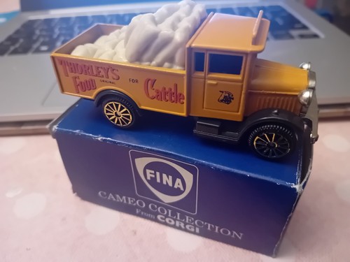 Corgi morris truck - corgi,