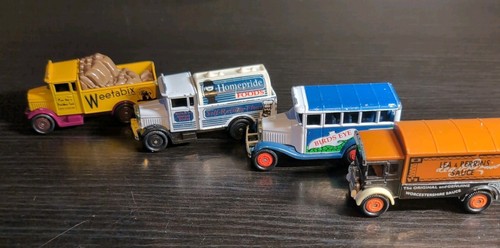Set corgi trucks with - set,
