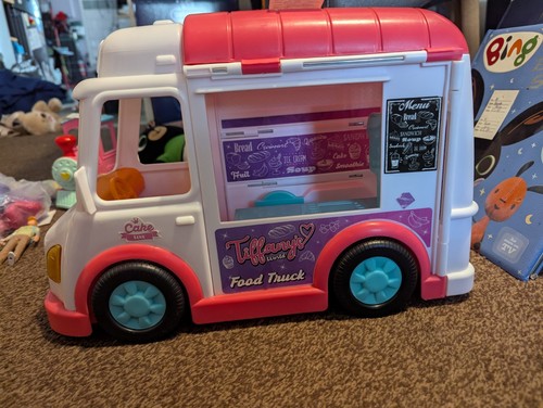 Tiffany food truck working - tiffany's,